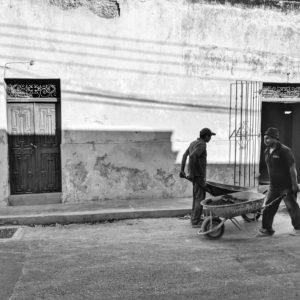 Men wheelbarrows-Walking in Merida, MX-Birgit Pauli-Haack